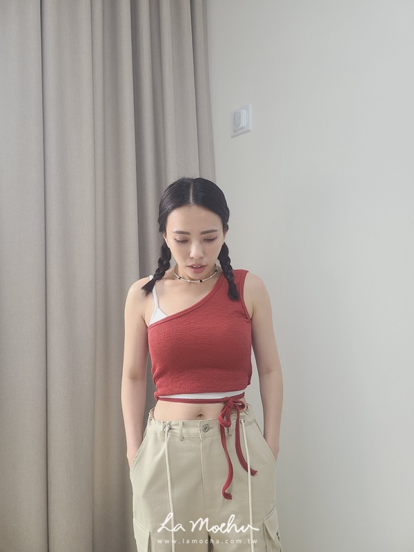 單肩綁帶坑條背心